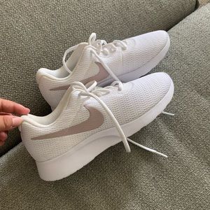 Nike white running tennis shoes size 8 sneakers
